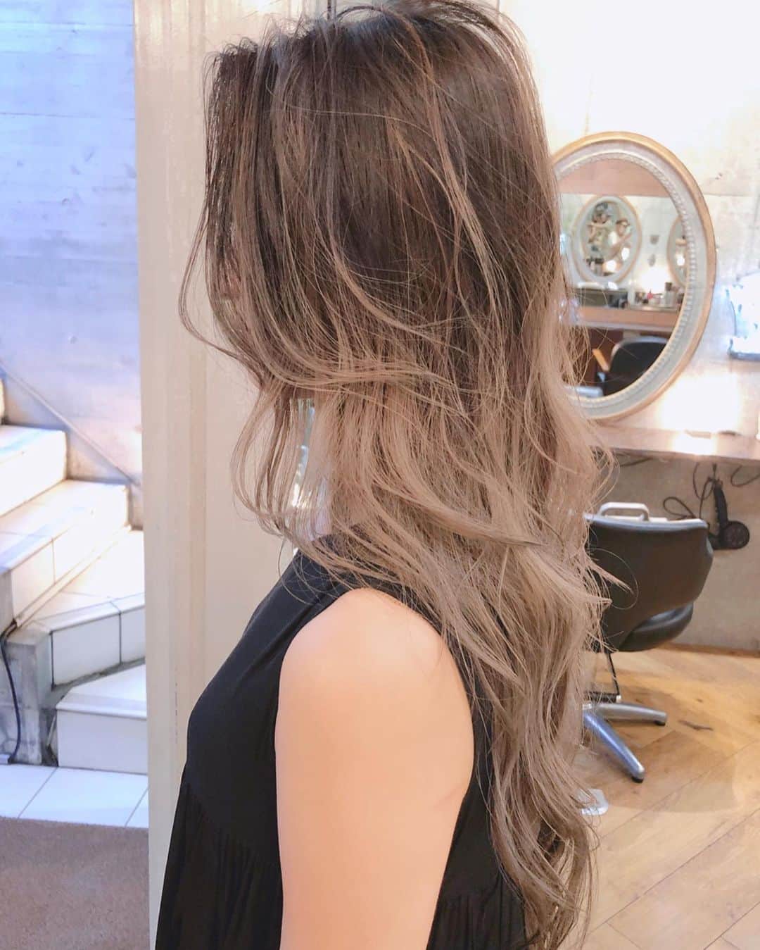 斉藤潤一のインスタグラム：「バレイヤージュ　 #ヘアアレンジ　も可愛い  スタイリスト　#斉藤潤一  明るいカラーが好きな方は是非 . 〒150-0041 東京都渋谷区神南 ご予約はこちらへ ☞☞ TEL ☏﻿ ﻿03-3462-2093 web  roco@1cs.jp 渋谷 美容室 #rocospearz . 〒150-0041 東京都渋谷区神南1-14-9 第7FMGビルB1F . . ご予約はこちらへ ☞☞ TEL ☏﻿ ﻿03-3462-2093 web  roco@1cs.jp . ★平日  open  11:30-22:30 ★土日祝  open  11:00-21:30  #渋谷#東京#oggiotto#新宿#新宿美容室#ヘアアレンジ #外国人風#バレイヤージュ #hair#渋谷美容室 #インナーカラー#オシャレ #ダブルカラー#外国人風カラー#ショートヘア #ヘアアレンジ #ケアブリーチ  #ラベンダーアッシュ #newcolor # #tokyo #shibuya #hair #ボブスタイル #モデル#バレイヤージュカラー #バレイヤージュグラデーション」