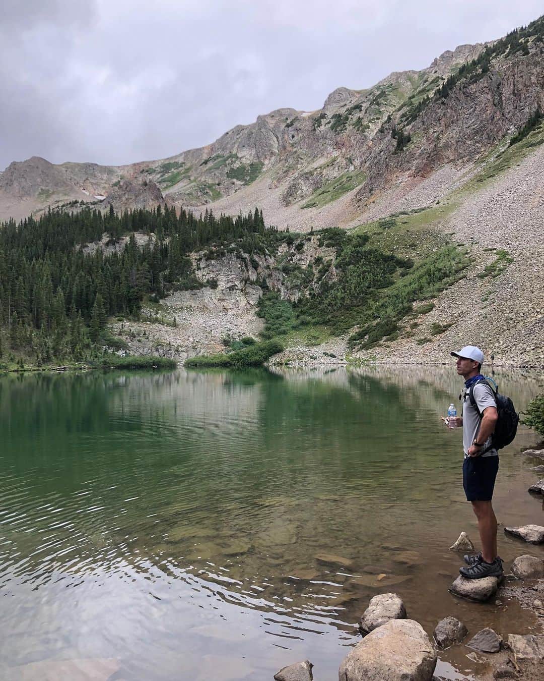 ビリー・ホースケルさんのインスタグラム写真 - (ビリー・ホースケルInstagram)「Great hike today up to American Lake! Such a beautiful world we get to live in! Truly blessed to be able to experience everything this world has to offer. Makes you appreciate what you have. @thesobermodernmom #Rockyloveshikes」7月25日 11時26分 - billyho_golf