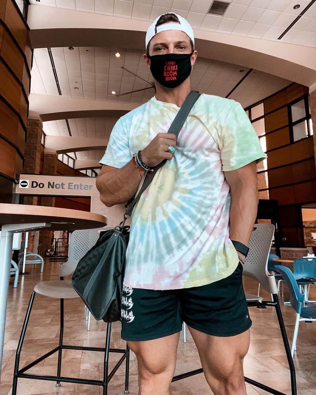 スティーブ・クックのインスタグラム：「Mandatory mask to travel, Oh well stay “fly” ➡️ Scottsdale bound」