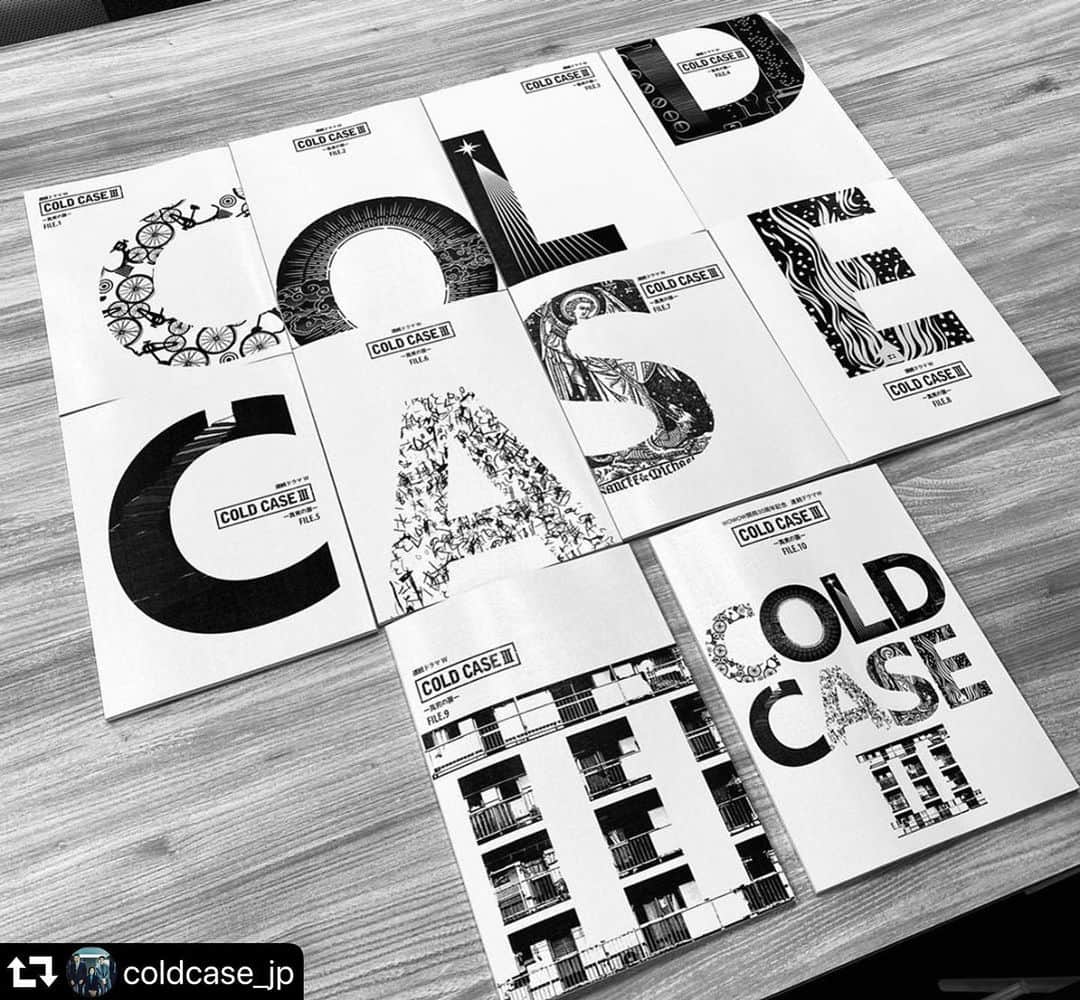WOWOW「プラージュ」のインスタグラム：「#repost @coldcase_jp ・・・ WOWOW開局30周年記念「#連続ドラマW　#コールドケース３ ～真実の扉～」  本日は、シーズン3の台本デザインを大公開👀 スタッフ、キャストにも大好評✨ 各話こだわりのデザインには一体どんな意味があるのでしょうか…🧐？ 正解は……本編でお確かめください‼️  百合達に待ち受ける、過去と現代をつなぐ難解な未解決事件の数々🗝📦 毎話豪華すぎるゲストと共に、切なくも濃厚なストーリーを皆様にお届けします😎 乞うご期待❗️  素敵なデザインをしてくださった竹渕絢子さん、 ありがとうございます😊  #WOWOW #coldcase3 #吉田羊 #永山絢斗 #滝藤賢一 #光石研 #三浦友和 #撮影快調 #クランクアップまでもう少し #オシャレ台本 #ここに重大なヒント」