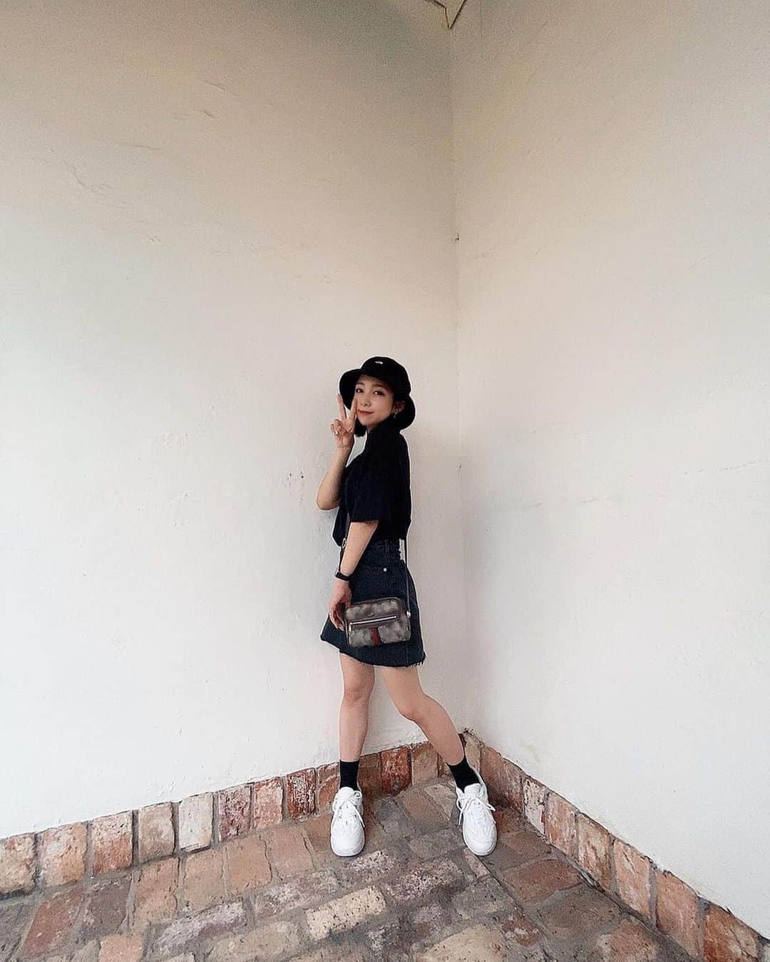 MIYUのインスタグラム：「﻿ ﻿ ﻿ 📸：ひとつ前の投稿の﻿ 全身コーデ✌🏻✌🏻✌🏻✌🏻﻿ ﻿ ﻿ ﻿ ﻿ ﻿ 広角カメラで撮ったら﻿ 足がびよーーんとなりました(笑)﻿ 広角カメラおすすめです🤣✨﻿ ﻿ ﻿ ﻿ ﻿ ⋆٭⋆⚾︎- - - - - - - - - - - - - - - - -⚾︎⋆٭⋆﻿ ﻿ ﻿ ﻿ ﻿ 本日、18:00〜﻿ PLAY  BALL⚾️🔥﻿ ﻿ ﻿ 昨日は榊原投手、﻿ 今季初勝利と嬉しい結果でしたね✨﻿ ﻿ ﻿ 途中で雨が降って一時中断となりましたが﻿ 現地の皆様、大丈夫でしたか？？﻿ ﻿ ﻿ ﻿ ﻿ 昨日の勝利でバファローズは﻿ 5位に浮上しました✨﻿ 今日も勝てるように﻿ バファローズと共に闘いましょう🔥﻿ ﻿ ﻿ ﻿ ﻿ #オリックス #Bs2020 #BsGirls #オリ姫﻿ #野球 #プロ野球 #オリックスバファローズ #超革新系﻿ #野球女子　#野球好き　#野球好きな人と繋がりたい﻿ #Tシャツコーデ #スカートコーデ　#バケットハット﻿ #夏コーデ #スポーティー　#スニーカー﻿ #ショートヘア #ワンレンボブ﻿ #baseball #ORIX #Buffaloes #BINNOVATION﻿ #MIYU #miyu_337  #🐼 ﻿ ﻿ ﻿」