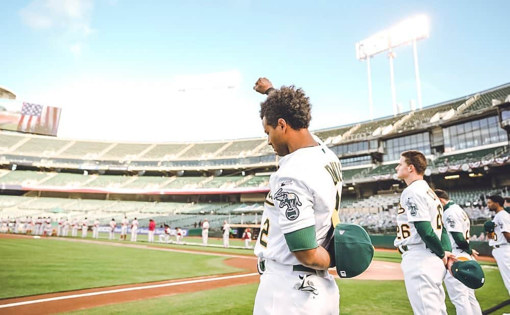 オークランド・アスレチックスさんのインスタグラム写真 - (オークランド・アスレチックスInstagram)「Black. Lives. Matter. Let’s play ball.  #RootedInOakland」7月25日 11時52分 - athletics