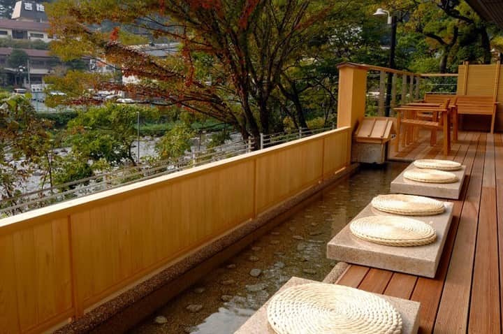 Relux | リラックスさんのインスタグラム写真 - (Relux | リラックスInstagram)「【箱根湯本駅から徒歩5分】 . 📍ホテル河鹿荘 / 神奈川県・箱根  源泉を9本も所有する、箱根の旅館。 いつでも誰にも邪魔されず、肌にも心にも優しい湯に身をまかせてみませんか？  開放的な風の流れるこの場所で、至福の時間をお過ごしください。 . @hotel_kajikaso  . #ホテル河鹿荘 #神奈川県 #箱根温泉 #箱根旅行 #神奈川観光 #箱根観光 #箱根 #露天風呂 #旅行気分 #近場旅行  #国内旅行 #週末旅 #週末旅行 #大人の休日 #記念日旅行 #誕生日旅行 #温泉旅行 #旅館 #温泉旅館 #ホテル #ラグジュアリーホテル #リゾート #リゾートホテル #旅スタグラム #旅行好きな人と繋がりたい #unknownjapan #japantravelphoto」7月25日 12時00分 - relux_jp