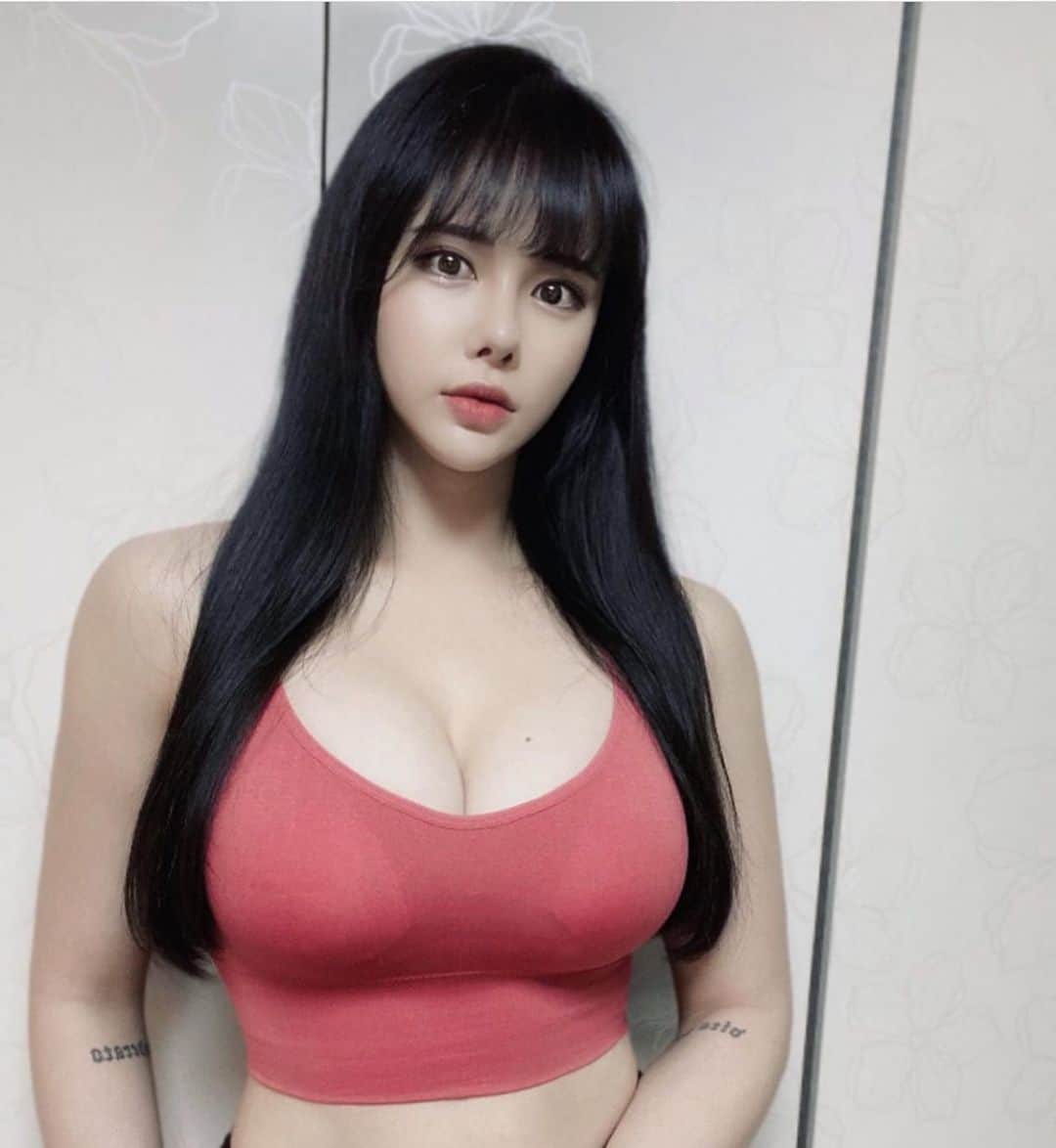 BodyON Koreaさんのインスタグラム写真 - (BodyON KoreaInstagram)「Wow!! 👍😎💕 | | 🔥생각과 삶이 멋진 #운동 피플들을 바디온코리아는 응원합니다! | | 🍀자신 or 주변 지인 중에 짐패션 핫피플 계시면 DM 보내주세요📩 | | #셀스타 #피트니스 #운동복 #브라탑 #운동녀 #헬린이 #girls #selfie」7月25日 12時07分 - bodyonkorea