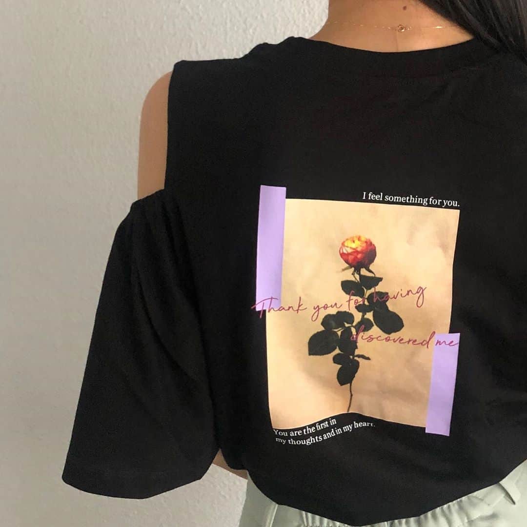 安村真奈さんのインスタグラム写真 - (安村真奈Instagram)「ニコラ×AND24LOVELY コラボTシャツ🌹﻿ 大人っぽなブラックを着てみました〜！﻿ ﻿ #AND24LOVELY #アンラブ　 #ニコラコラボtシャツ #gu ﻿ #安村真奈」7月25日 12時18分 - yasumura_mana