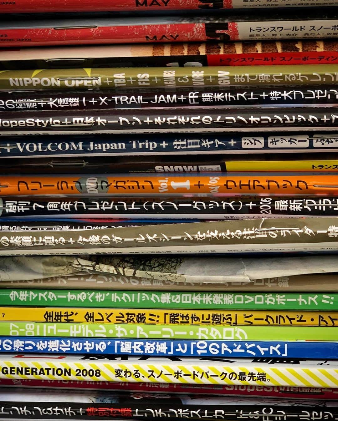 田中幸さんのインスタグラム写真 - (田中幸Instagram)「✴︎ 2009年 初めて海外の スノーボード雑誌デビュー🏂  あの当時ぶりに スノーボード誌を開いて ゆっくり過ごす  整理しようも思っても どれも捨てられない 永久保存版  おばあちゃんになったら ゆっくり読も📚  📷DICE-K #transworld  #freerun #snowboarder #snowstyle」7月25日 12時39分 - sachitanaka