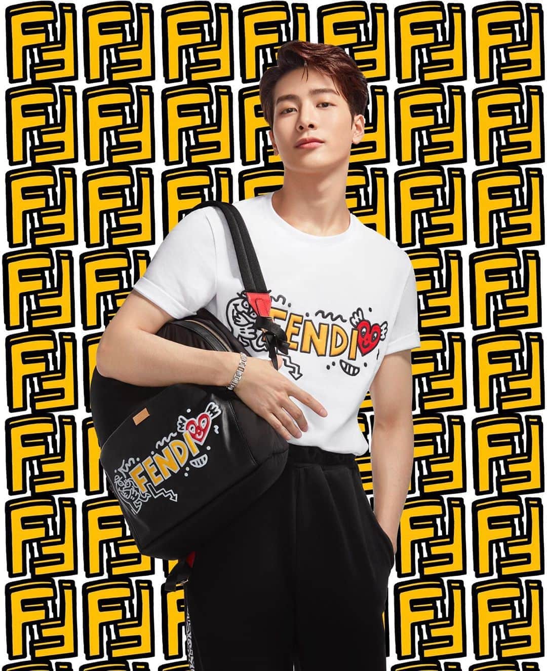 ジャクソンのインスタグラム：「@fendi  @mrdoodle  👀 yeaaaaaaa~~~~~」