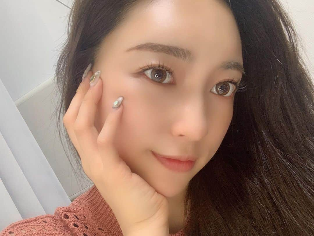 唯可（yuika）さんのインスタグラム写真 - (唯可（yuika）Instagram)「ここ最近のまつ毛事情👀 自粛期間にマツエクおやすみしてたからまつ毛美容液でまつ毛伸びるように頑張ってたん✨これは先月から使いはじめたまつげ美容液！使い切りだから衛生的なの👌 . しかもマツエクをつけててもOK🙆‍♀️ 自まつ毛もっと長くしたいからマツ育がんばろっと✊ したまつ毛も皆無だったのが、人並み程度にこんにちはしてくれたの嬉しい🥺✨ . . . #pr#valery#valelyまつ毛美容液#まつ毛美容液﻿#使い切りまつ毛美容液#まつ毛#まつ育#自まつ#ヴァレリー#ヴァレリーまつ毛美容液#ヘアメイク#アラサーメイク#メイク#夏ネイル #ネイル」7月25日 12時48分 - yu.i.k.a