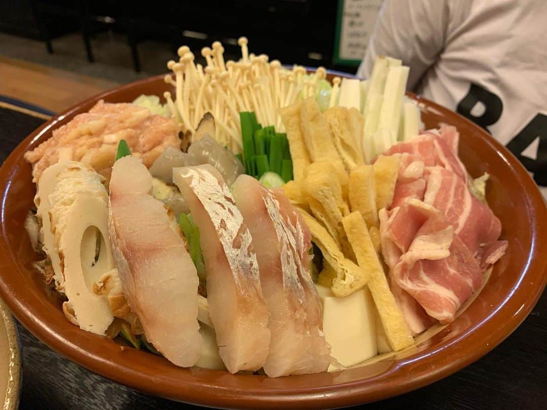 松浦三佳さんのインスタグラム写真 - (松浦三佳Instagram)「＊ まりえるとちゃんこ鍋🍲 さすがのみかもいろいろ参ってるわ😔 ＊ ＊ ＊ #ちゃんこ鍋#ダイエット#家みたいにくつろぐ#食べログ#晩ご飯#グルメ#グルメ女子#tabelog#osaka#osakagourmet#diet#dinner」7月25日 12時55分 - mikarinrin5555