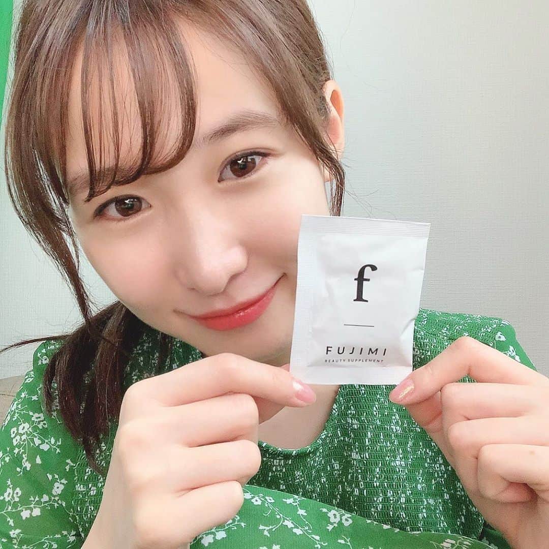 吉田友利恵のインスタグラム：「💊 @fujimi_official  YouTubeやってると動画回したくなるあるある。(三枚目)(誤字ごめんなさい) この前fujimiさんのフェイスマスクを載せたんですが、サプリメントも試してみてます☺︎ 肌診断をして、自分に合ったサプリを見つけることができます☺️ 私は、フィッシュオイル、プラセンタ、ハトムギ、ビタミンB、ビタミンACE、の５つです☺︎今3日目くらいですかね、経過見てまたご報告します😊 お肌ぷるぷるになりたい◡̈ ほんっとに最近色々試してみてます。 楽しい☺️ 三枚目の動画はまったく参考にならないので時間がある方だけ見てくださいっ！笑 . #pr #fujimi #ビタミンACE　#ビタミンB　#プラセンタ #ハトムギ #フィッシュオイル #美容　#おススメ　#パーソナライズサプリ」