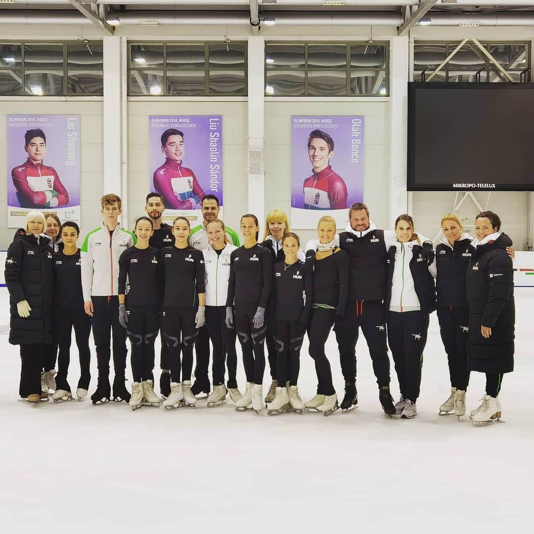 ダーシャ・ゲルムのインスタグラム：「I can't believe this was already a week ago. I had a pleasure to train with this hard working young talents in Budapest.  After so many years, I still cherrish every single moment of my journey and I'm grateful I could spend a week in such a great environment.  Keep working hard and reach for the stars. 🤩  Special thank you goes to Jerana to always welcome me with more  than open handed.  #figureskating #journey #newseason #newstart #love #joy #training #summer #budapest #hungariannationalteam #hungary #olympicteam #greattime #greatpeople #thankful」
