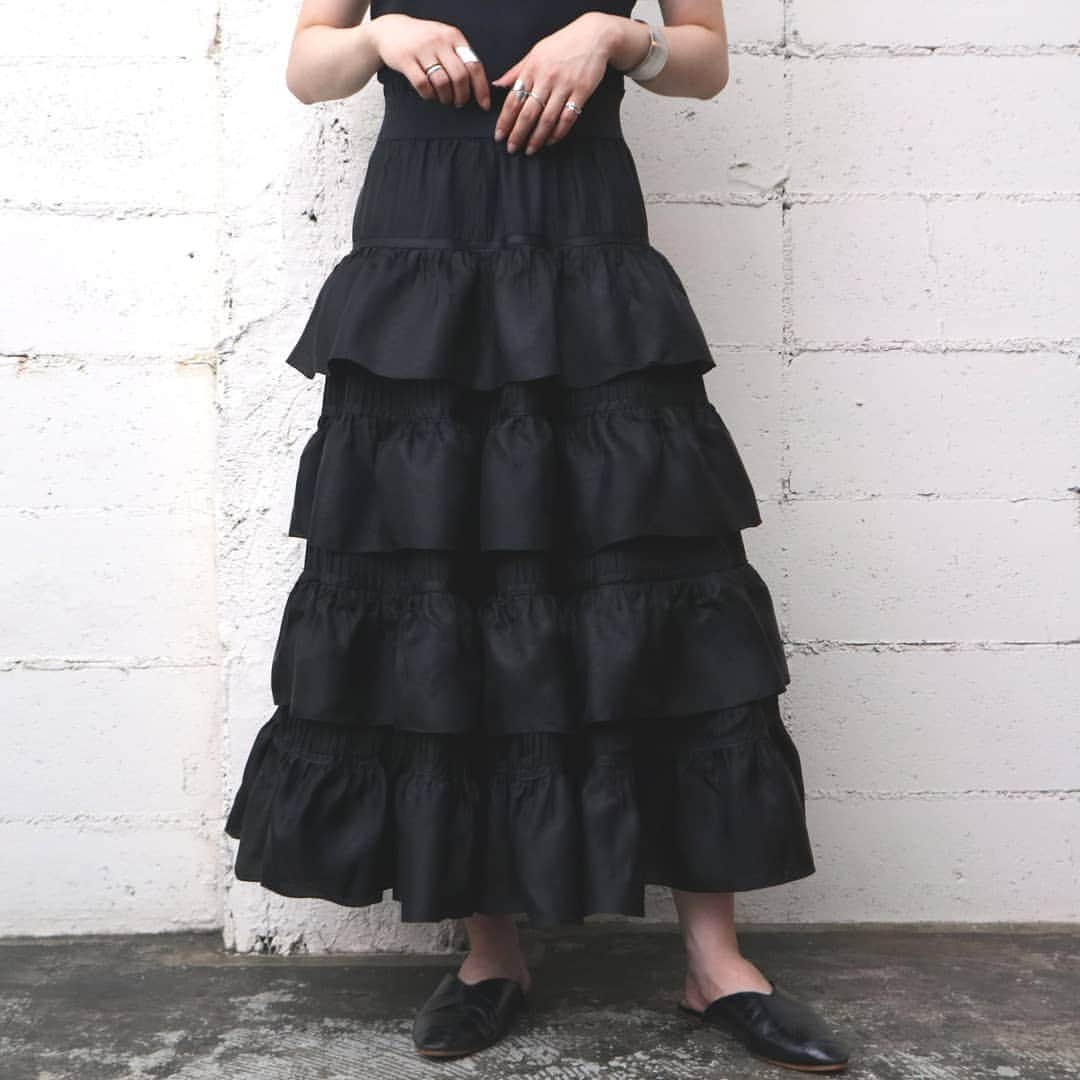 吉祥寺 古着屋 Orfeoのインスタグラム：「Tiered × Pleated Skirt   #orfeo #kichijoji #tokyo #vintage #used #fashion #coordinate #outfit  お問い合わせはインスタグラムのプロフィール掲載のメールアドレスにお願いいたします。コメント、DMでのお問い合わせは受け付けておりませんのでご了承ください。 新型コロナウィルス感染拡大防止策を徹底した上で営業をしております。マスクの着用、入店時にアルコールでの消毒をお願いいたします。」