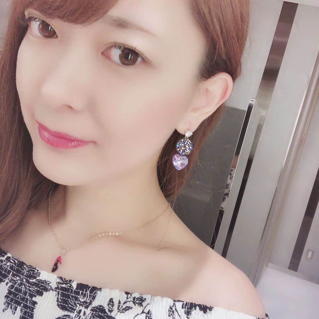 菊池かなこのインスタグラム：「. . リピートしている炭酸ジェルパック✨✨ @favorina_official . . 初めて使ったとき、 パック後のあまりのもちもち感に感動して 休日や特に疲れているときのご褒美美容としてリピート ⌣̈⃝ . . ジェルと粉末を混ぜてしゅわしゅわするの、 作るのもすごく楽しい🙌 . . じわーっと暖かくて、 パック中は至福の時間です😌 . . クーポンコード 【co2】 ＠favorina_official公式サイトで 初回限定炭酸ジェルパック５回分セットがさらに500円OFF 1回800円位で試せてすごくお得だよ👌 . . . . ୨୧┈┈┈┈┈┈┈┈┈┈┈┈┈┈┈┈┈୨୧ #ナノアクア#favorina#フェヴリナ #炭酸ジェルパック#炭酸パック #パック#美容好きな人と繋がりたい#pr #美容#美肌ケア#保湿#美肌#ツヤ肌#美容女子 #スキンケア」