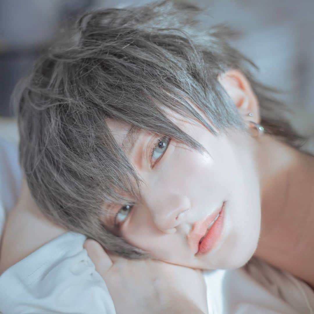 ひかりんのインスタグラム：「[07.25] 🎉HAPPY BIRTHDAY TO ME 🎉 this year I got to celebrate with you guys on stream and it's been the most fun online party ever , if you don't believe me you can watch it on my twitch right now ! 🤣 thank you for celebrating it with me and showering me with gifts and love ❤️♥️❤️♥️❤️ I don't deserve you guys because you give me motivation to work harder and be a better person this coming year Stay safe and love you very much ☺️ Photo  @meowstars #birthday」