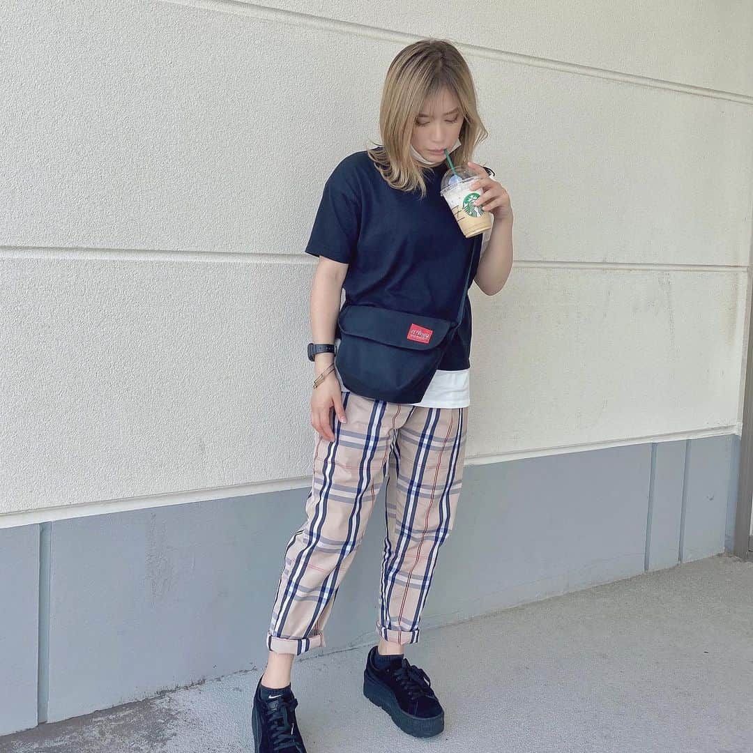 acaneのインスタグラム：「#たろ服 ・ このパンツ、大阪の古着屋さんで買って めちゃくちゃお気に入りやったのに やぶれた🥰🤟🏾🥰🤟🏾笑 もう二度と履けん🥰🤟🏾🥰🤟🏾 ・ 写真にタグ付けてます〜す🐺 ・ #5月2日からの約1年間ありがとう #あなたとの思い出は #色あせることはありません #だいすきでした #というか今でもだいすきです #履きたいでも履けない #チェックパンツ」