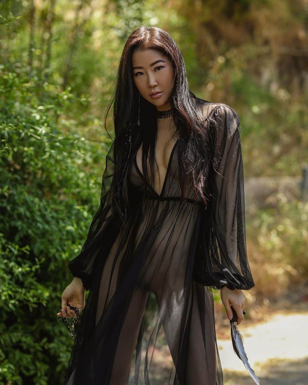 GODDESS OF LOVEのインスタグラム：「Change never comes easy. It gets worse before it gets better. When people say they’ve changed, but haven’t gone into the dark depths, it’s generally BS. We rise in love. Be gentle, allow nature to takes it’s course. Breathe. It’s basically all the good wisdom you’ve heard all your life, but really understanding and embodying these truths. 🔥💨🌊🌏」