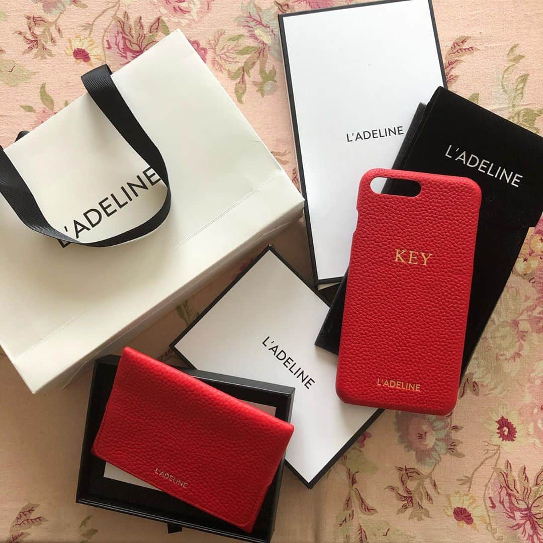 のインスタグラム：「. 新しいスマホケースゲット💓 今ならティッシュケースがついてくるらしくて、 @ladeline_official さんのストーリーチェックしてみてね！！！ ティッシュケース欲しいけど中々買わないから嬉しかった☺️ . .  それから！ クーポンコード: yukina 来月末の8月31日まで このコードを入力すると10%オフに💓 あなたより美しいブランドはない っていう素敵なコンセプト💓 本当に手触り良くて、またリピする予定！ . . . . . #model #caseiphone #アイフォンケース #ティッシュケース #あなたより美しいブランドはない #モデル #タレント #私らしく #newone #お気に入り #手触り最高 #馴染む #革小物 #お洒落 #かわいい　#オリジナル」