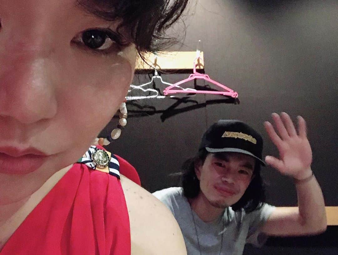 有坂美香さんのインスタグラム写真 - (有坂美香Instagram)「Tonight❣️ Mommy Funk Special  今夜もヨロシクお願いしまSHOW 楽しみー💕  下記転送です^_^  ほんじーつ‼️ こんな豪華メンバーでモミーFUNK!ができるなんて、楽し過ぎるー🤣🤣🤣  人数限定でのライブになりますが、まだ若干の席数も用意できると思います。 前売りのご予約はすでに締め切りましたが、当日券も予約制なのでお店に直接お問い合わせくださいませ！！  同時に配信もするので、そちらも是非お申し込みください！！ 配信視聴用チケット購入はこちらからお願いします↓↓  https://passmarket.yahoo.co.jp/event/show/detail/01ja6e113rnit.html」7月25日 14時29分 - mikaarisaka