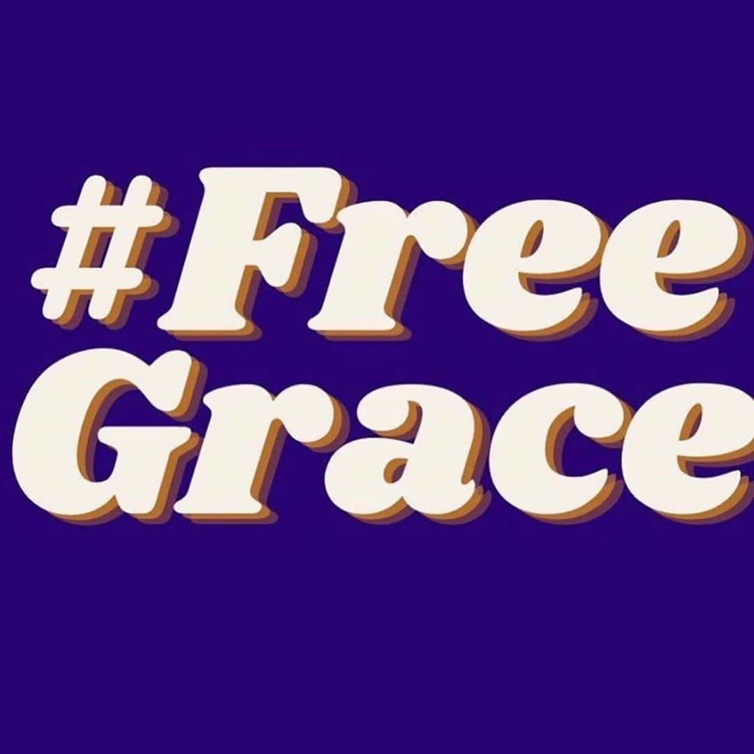 のインスタグラム：「ACTION: GO to link in my bio. Email, call, donate, repost.   Cops who kill innocent people don’t even get fired. Why are there teenagers in prison for not doing their freaking homework? If you need the answer to that question: INSTITUTIONAL RACISM & ENTRENCHED WHITE SUPREMACY.   Repost from @amandadecadenet • “Grace ” is a black high school student. Institutional racism is why a 15 year old girl with ADHD and a full IEP ( individual education plan ) was sent to Juvie( in a pandemic ) for ‘violating’  her parole by not completing her homework on Zoom. The judge has said that even though her mother wants her home she must stay there until Sept as she is “ doing really well” in Juvie. #FreeGrace」