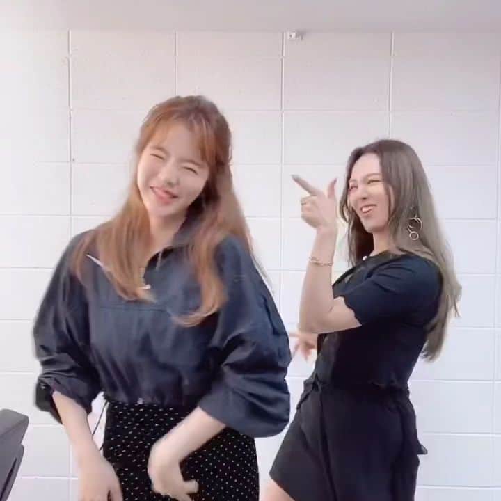 サニー のインスタグラム：「횬니.. 그 어려운 #디저트 를 나도 한번에 성공할 수 있게 쉽게 바꾸느라 고생했어ㅋㅋㅋㅋ #디저트댄스챌린지 야 너도 할 수 있어 #dessert #dessertdance #dessertdancechallenge」