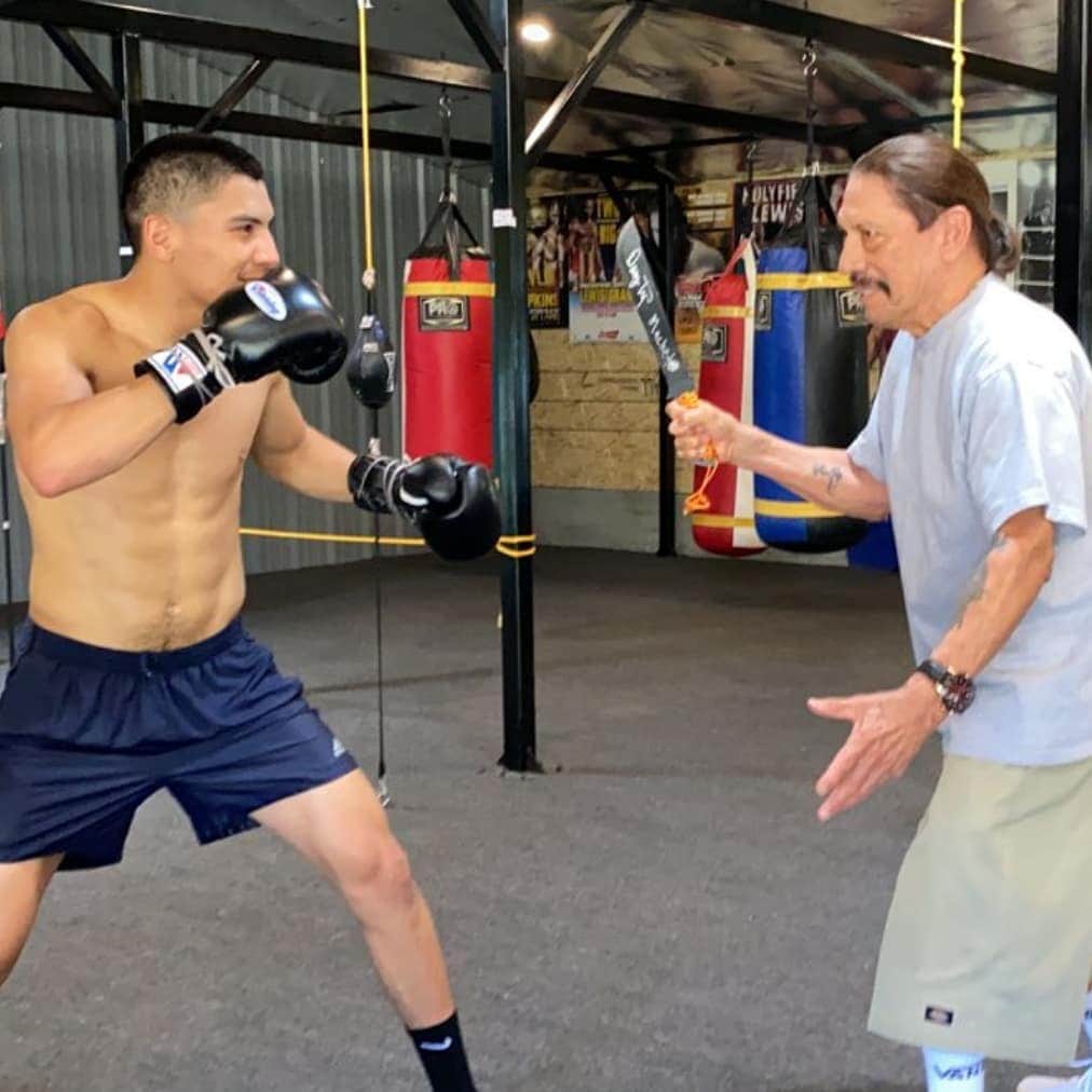 ベイビー・バッシュさんのインスタグラム写真 - (ベイビー・バッシュInstagram)「Congrats on a Great Performance tonite!! @vergilortiz  this Kid Works hard!! He even has to fight Machete!! Lol」7月25日 14時45分 - babybash