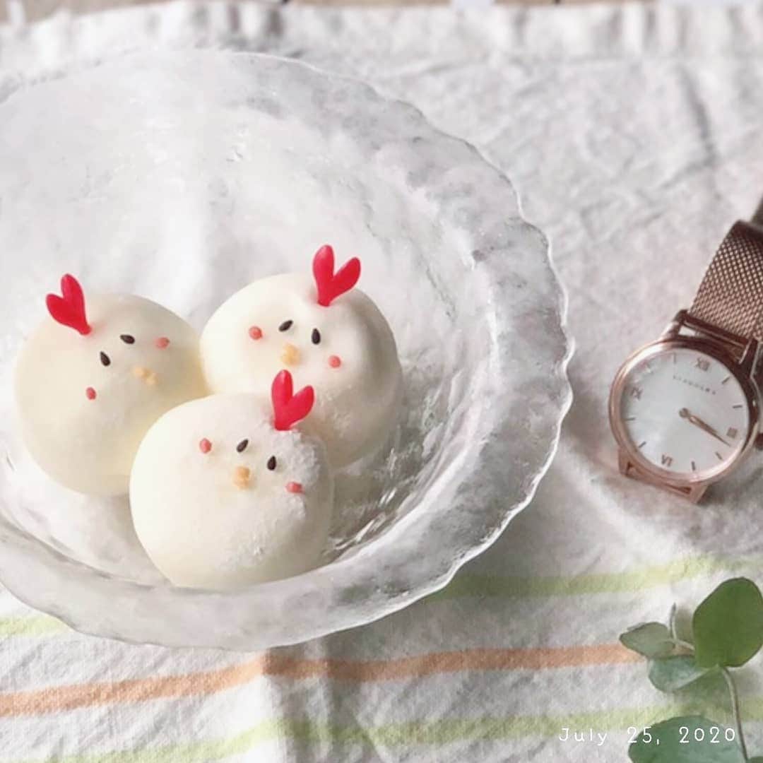 むっくママのインスタグラム：「(о´∀`о)ノ * お疲れ様でーす😃✋ * #３時のおやつ　出来たでー😋🍴 * #市販のお菓子をチマチマシリーズ  * #雪見だいふく　#ファミリーパック * 世間は4連休中…わたくし仕事… * 頑張ってる私に、@liakulea_japan　様より、素敵な時計をプレゼントしていただきました🎵 * ハワイの海をイメージしてデザインされてます🏖️ * 行きたいなーハワイ😳 * クーポンコード(mutsugv)←10％OFF * 有効期限、本日より1年間 * 素敵な時計ばかりです✨チェックしてね☝ * #liakulea#リアクレア#腕時計#ハワイ#夏#貝殻#シェル#手元倶楽部  #おやつ#手作り#手作りおやつ #wp_deli_japan #こどもおやつ #こどもごはん #ママリクッキング #アイスクリーム #おうちごはんlover #おうちカフェ#おうちごはん #kyarabenist #foodstagram #instagood #snapdish#フーディーテーブル」