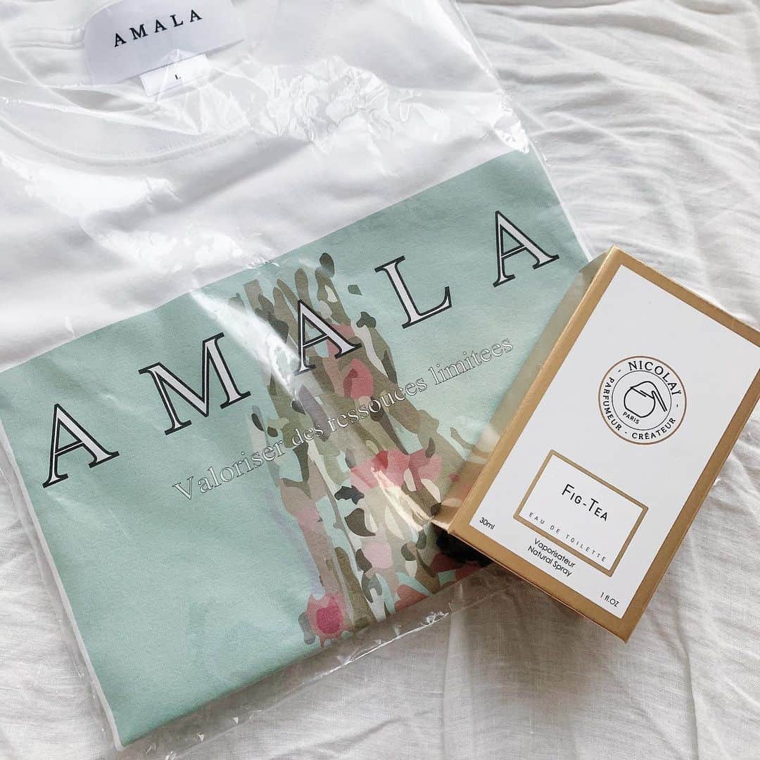 のインスタグラム：「@suisui_ikiyo くんから🎂♡ ・ ・ @amalaofficial のTシャツと @nicolai_kr のフレグランス💐 ・ とってもいい香りだし可愛いし嬉しい、、 たくさん着ます振りまくります☺︎ すいくんありがとう〜！！！ ・ ・ ・」