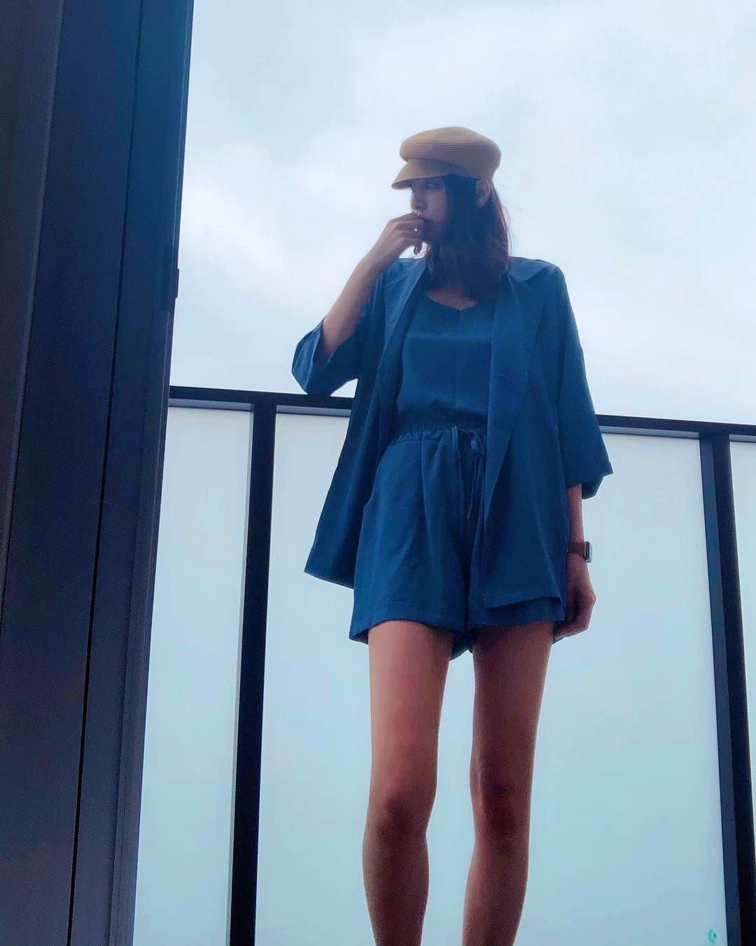 源崎トモエのインスタグラム：「梅雨明けまだかな☀️🌈 .  #setup #cod #code  #fashion #fashionista  #casquette #mariemiller . casquette👒: @mariemiller.official」