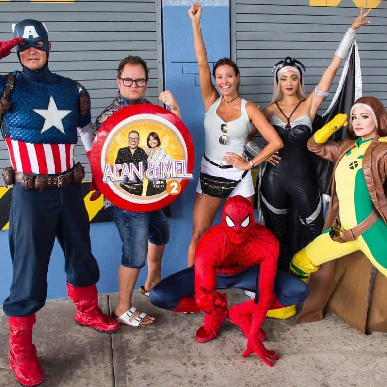 メラニー・サイクスさんのインスタグラム写真 - (メラニー・サイクスInstagram)「Aye up gang. Pretending to be powerful with these mighty warriors ....and Alan 😂💫 join me and @chattyman from 10am-1pm on @bbcradio2 send us your shoutouts alanandmel@bbc.co.uk ❤️💫 #superheroes #radio2 #cohost」7月25日 15時36分 - msmelaniesykes