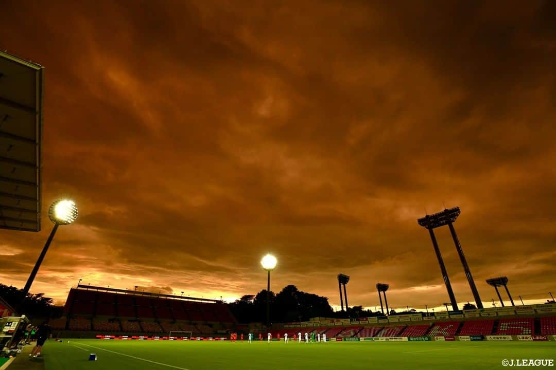 Ｊリーグさんのインスタグラム写真 - (ＪリーグInstagram)「. 夕焼けとスタジアム🌆  #Ｊリーグ﻿ #jleague﻿  #大宮アルディージャ #NACK5スタジアム大宮 ﻿ #空が好き ﻿ #空部 #そら部 ﻿ #そら #ソラ #sky ﻿ #夕焼け #夕焼け空 #夕焼けハンター #夕焼けが好き #夕日 #幻想的 #晴れ﻿ #明日天気になあれ #景色 #絶景 #風景﻿ #スタジアム #自然 #nature﻿ #ダレカニミセタイソラ﻿ #ダレカニミセタイユウヒ #ダレカニミセタイケシキ﻿ #ダレカニミセタイフウケイ﻿ #時差スタグラム #時差投稿」7月25日 16時00分 - jleaguejp