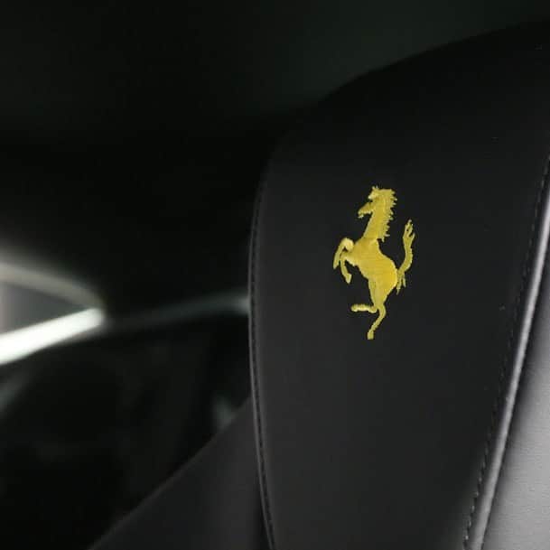 Ferrari Japanさんのインスタグラム写真 - (Ferrari JapanInstagram)「#FerrariRoma のインテリアは洗練されたピュアなスタイリングとデザインを誇ります。  フェラーリ ローマに関するお問い合わせはプロフィールのリンクをクリックして下さい。 ※お問い合わせはローマ字入力でお願いいたします。  #Ferrari #LaNuovaDolceVita #ItalianDesign #フェラーリ #フェラーリローマ」7月25日 16時02分 - ferrarijpn