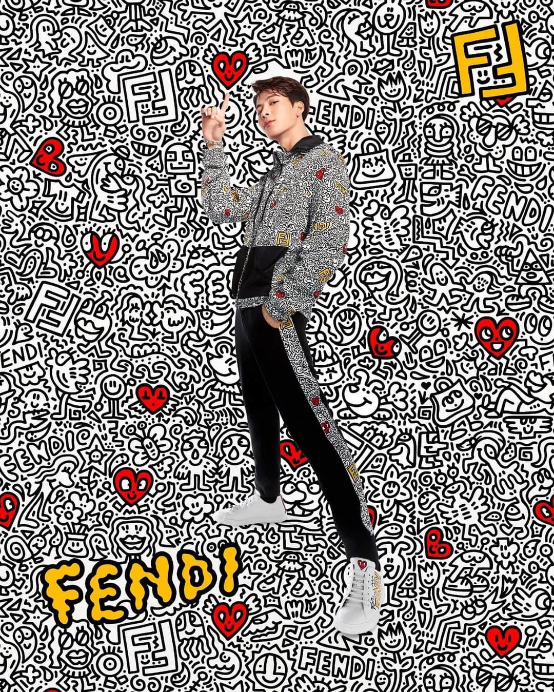 Fendiさんのインスタグラム写真 - (FendiInstagram)「F is for friends. A longtime brand ambassador, the Chinese singer-songwriter @jacksonwang852g7 breathes life into our brand-new capsule collection created in collaboration with @mrdoodle. Available now at Fendi.cn and in selected boutiques worldwide.」7月25日 16時06分 - fendi