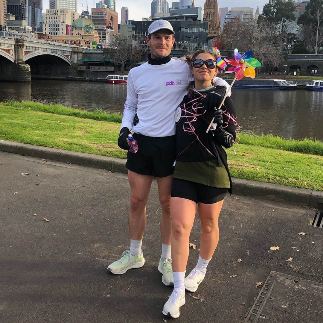 フィービー・ディ・トマソのインスタグラム：「The most fun you'll ever have running 30km 🥳💜🎉 #PDT30」