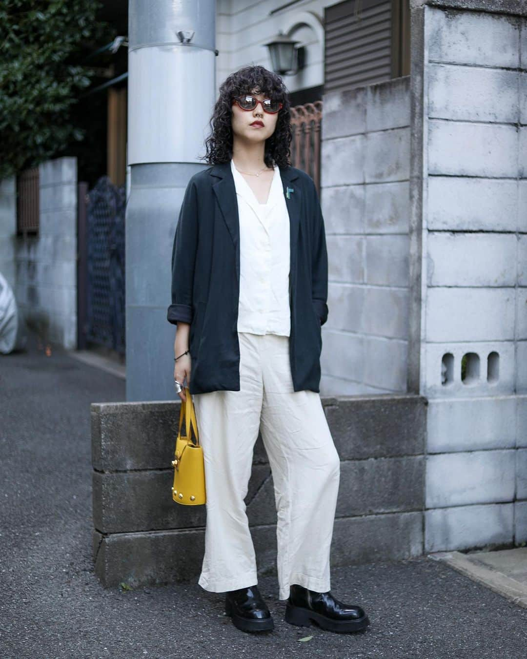 Fashionsnap.comさんのインスタグラム写真 - (Fashionsnap.comInstagram)「【#スナップ_fs】 Name  Sakura To Jacket #ZARA Shirt #UNIQLO Pant #UNIQLO Bag #SalvatoreFerragamo Shoes #UNIF Eyewear #vintage brooch #IsabelMarant Ring #GardenofEden  #fashionsnap #fashionsnap_women」7月25日 16時21分 - fashionsnapcom