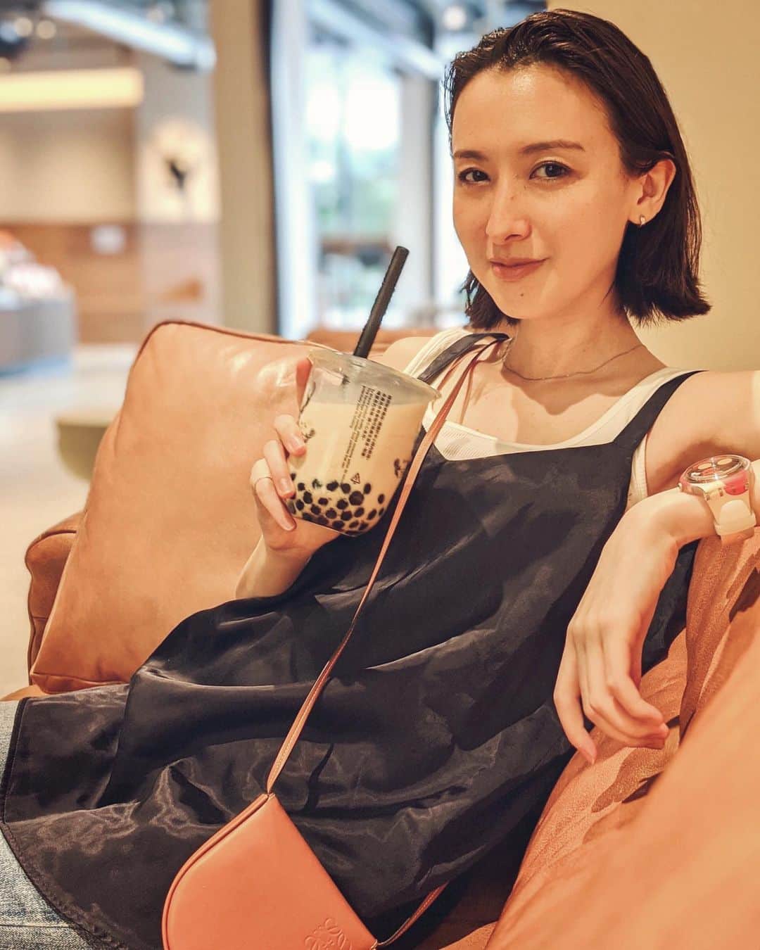 前田紀至子のインスタグラム：「連休ステイホーム3日目。 LINEスタンプ作りもベランダ掃除も当面のサプリの仕分けも終えて、そろそろやる事が無くなってきたぞ。  軽いノリでタピオカ飲みに立ち寄れる日々が行ったり来たり、なかなか長い道のりですね。」