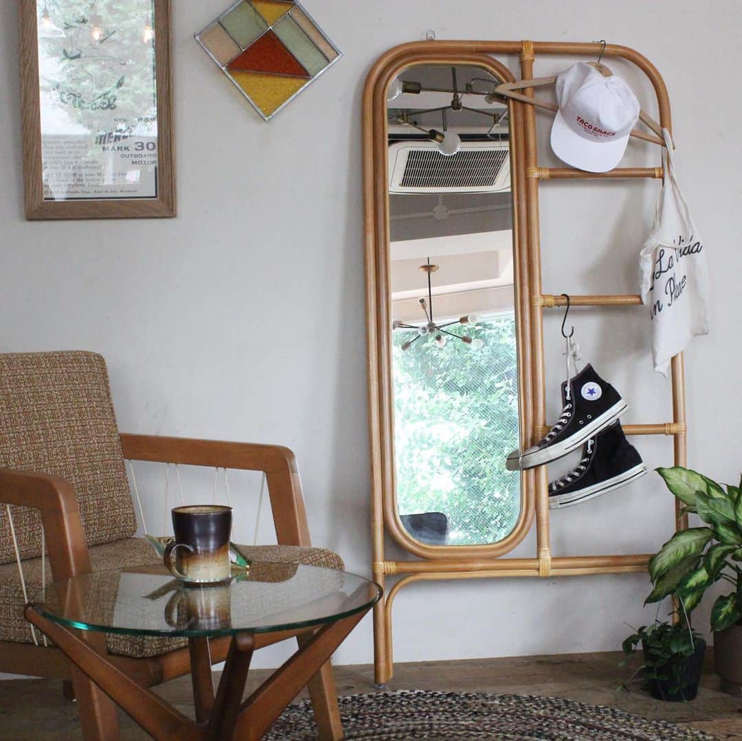 のインスタグラム：「・BALBOA MIRROR﻿ ・TRESTLES SIDE TABLE﻿ ・C14739 LOUNGE CHAIR﻿ ﻿ @acme_original﻿ @acme_vintage﻿ ﻿ Contact:ACME Furniture MEGURO St.﻿ TEL 03-5720-1071」