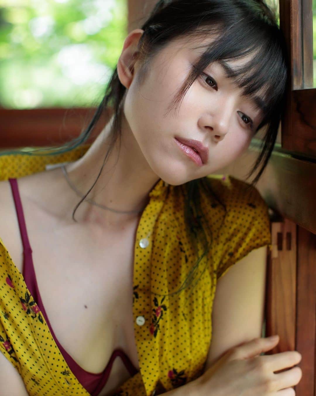 のインスタグラム：「. 雨はやだね… ・ ・ ・ ・ Photo by うらさん(Tw: ‪0gv1m52m787328k ‬)  #謎の骨格美女 #NNNL #仁藤りさ #インスタグラビア #グラビア #グラドル #ポートレート #撮影 #和室 #model #photography #portrait #instgood #gravure #gravuremodel #cosplay  #japanesegirl #japanese」