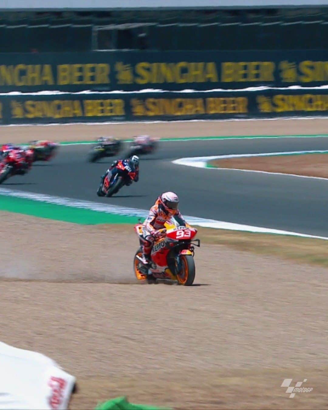 レッドブルのインスタグラム：「this has to be up there with one of the greatest comebacks of all time, regardless of injury 💪 this man is a true fighter 👏👏👏  @marcmarquez93 is back on the tarmac this Sunday in Spain and we cannot wait to see him race 👊 #redbull #givesyouwings #motoGP #moto #comeback」