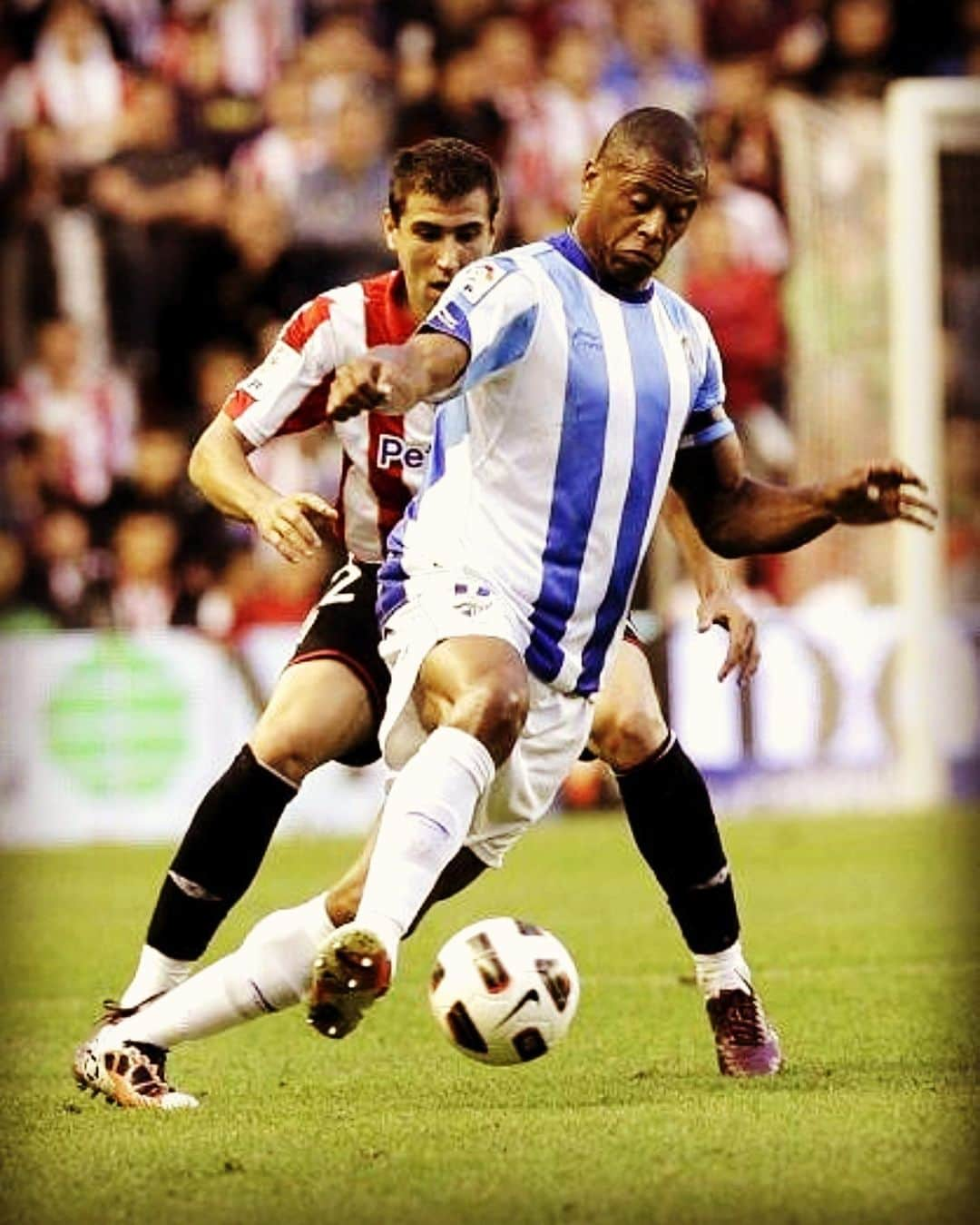 ボルハ・エキサのインスタグラム：「Jugando contra la bestia!!!  #quejugadorazo🙌⚽️ ——————————— Athletic bilbao  vs Malaga  #borjaekiza #juliobaptista」