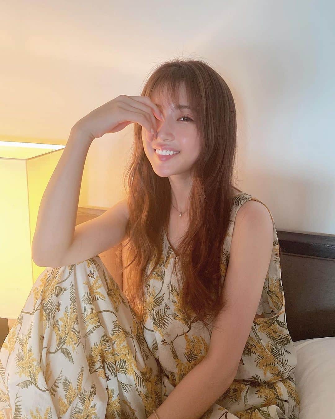 舟山久美子 くみっきー さんのインスタグラム写真 舟山久美子 くみっきー Instagram 𝒩𝐸𝒲 𝐻𝒜𝐼𝑅 髪色いい感じです 顔まわりの毛も切ってもらい ニュアンスが出るようになりました 結んだ時のゆるっとさが可愛いのでまた載せます 結婚式用に