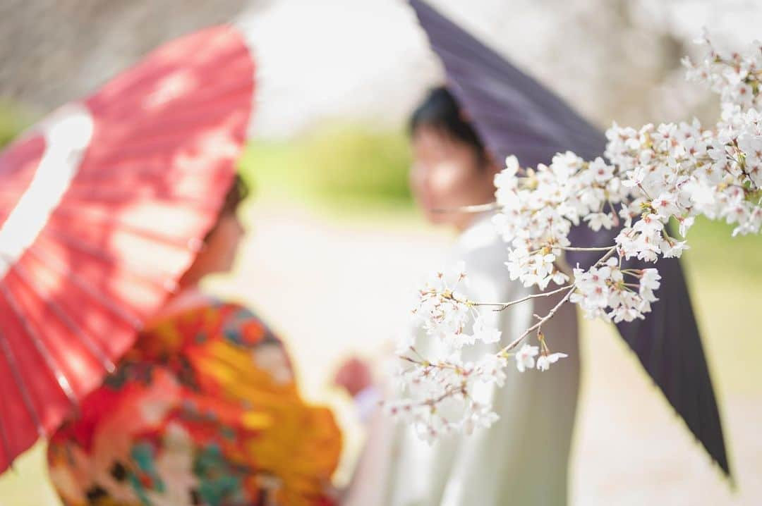 アート工房さんのインスタグラム写真 - (アート工房Instagram)「金沢城にてロケ撮影⭐︎ 。 。 。 #金沢神社婚 #兼六園 #ひがし茶屋街 #東茶屋街 #結婚準備 #兼六園前撮り #ひがし茶屋街前撮り #金沢前撮り #金沢フォトウェディング #和装前撮り #富山前撮り #福井前撮り #北陸花嫁 #wedding #神前式 #金沢和婚 #後撮り #プレ花嫁さんと繋がりたい #石川県 #金沢 #プレ花嫁 #前撮り #白無垢」7月25日 17時07分 - artcoubouart