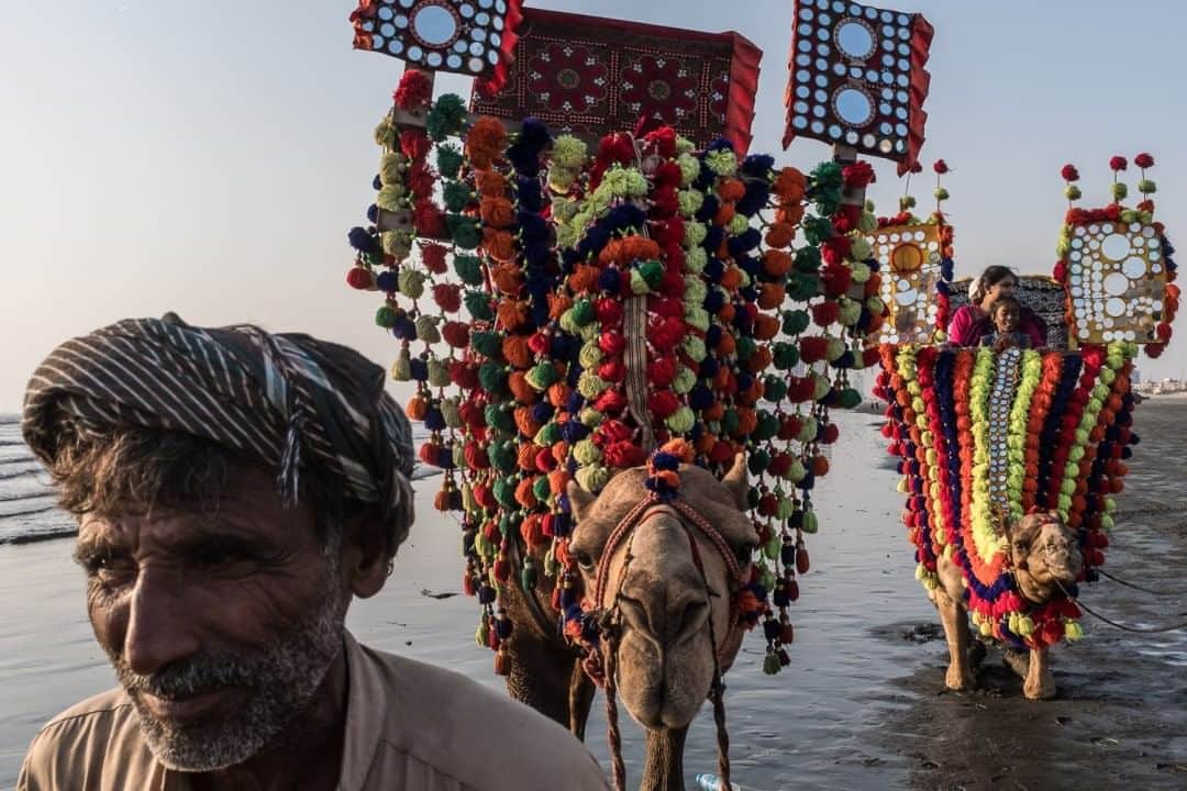 National Geographic Travelさんのインスタグラム写真 - (National Geographic TravelInstagram)「Photo by Brendan Hoffman @hoffmanbrendan  Tourists ride camels at Sea View Beach in Karachi, Pakistan. Karachi has seen a significant drop in street crime compared to several years ago, rendering it somewhat safer for locals and visitors alike. Follow me @hoffmanbrendan for more human stories from around the world. #camels #karachi #sindh #pakistan」7月25日 17時08分 - natgeotravel