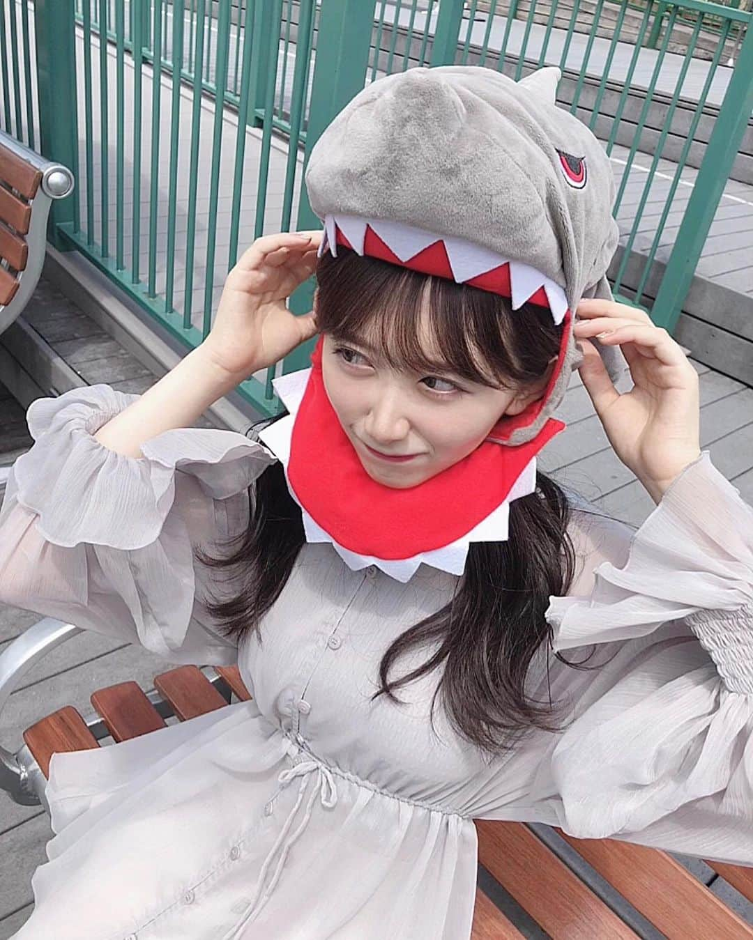 杉浦琴音さんのインスタグラム写真 - (杉浦琴音Instagram)「𓈒𓏸  コメント返ししますっ🦈  ㅤㅤㅤㅤㅤㅤㅤㅤㅤㅤㅤㅤㅤ 🎡🎢🎠  夏にこのジョーズ被ったら熱中症なっちゃいそうだから気を付けて〜🚰💦ㅤㅤㅤㅤㅤㅤㅤㅤㅤㅤㅤㅤ  #ジョーズ #ジョーズコーデ #ユニバ #ユニバーサルスタジオジャパン #usj #ユニバコーデ #seemibyniceclaup #universal studiojapan #nmb48 #follow #followme #f4f #l4l #instagood #instafood #ootd #swag  #idol  #좋아요 #팔로우 #팔로우백 #오오티디 #여행  #패션 #맛집 #おおさわカメラ」7月25日 17時15分 - kotochannokoto