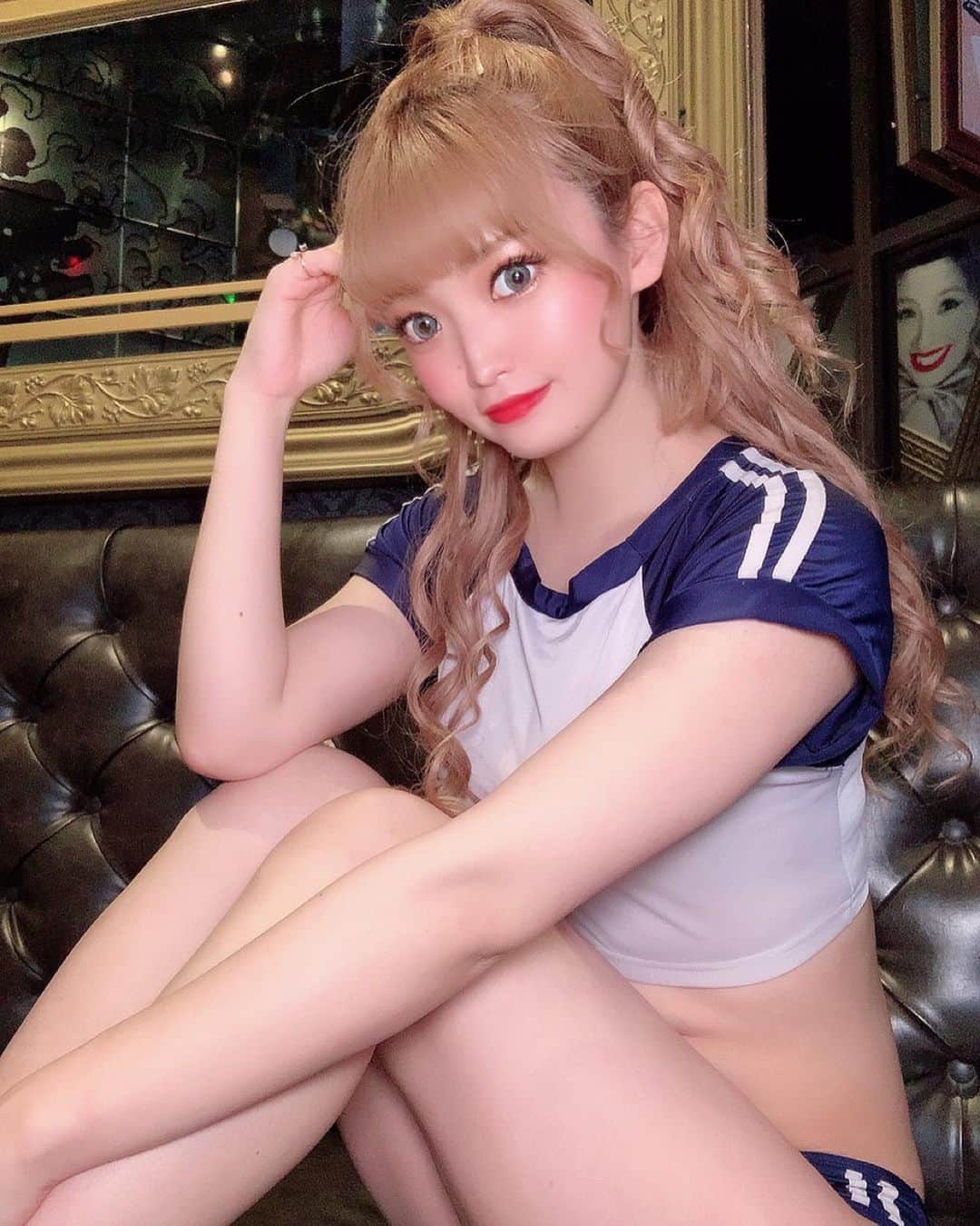 のインスタグラム：「バーレスク学園体育祭イベント楽しかった(((o(｀･∧･´)o)) 体育祭もう一度やりたい🐟🐟 . . . . . .  #burlesquetokyo #バーレスク東京 #スーパーバーレスク #kawaii #シャンパンガール #アイドル  #ダンサー #六本木 #歌舞伎町 #ゆめかわいい #fancy #衣装 #japanesegirl #オフショット #smile #笑顔 #likeforlikes #アイドル #大人可愛い　#ぱっつん前髪 #ぶりっこ #あざとかわいい #あざとい #コスプレ #ブルマ　#体育着」