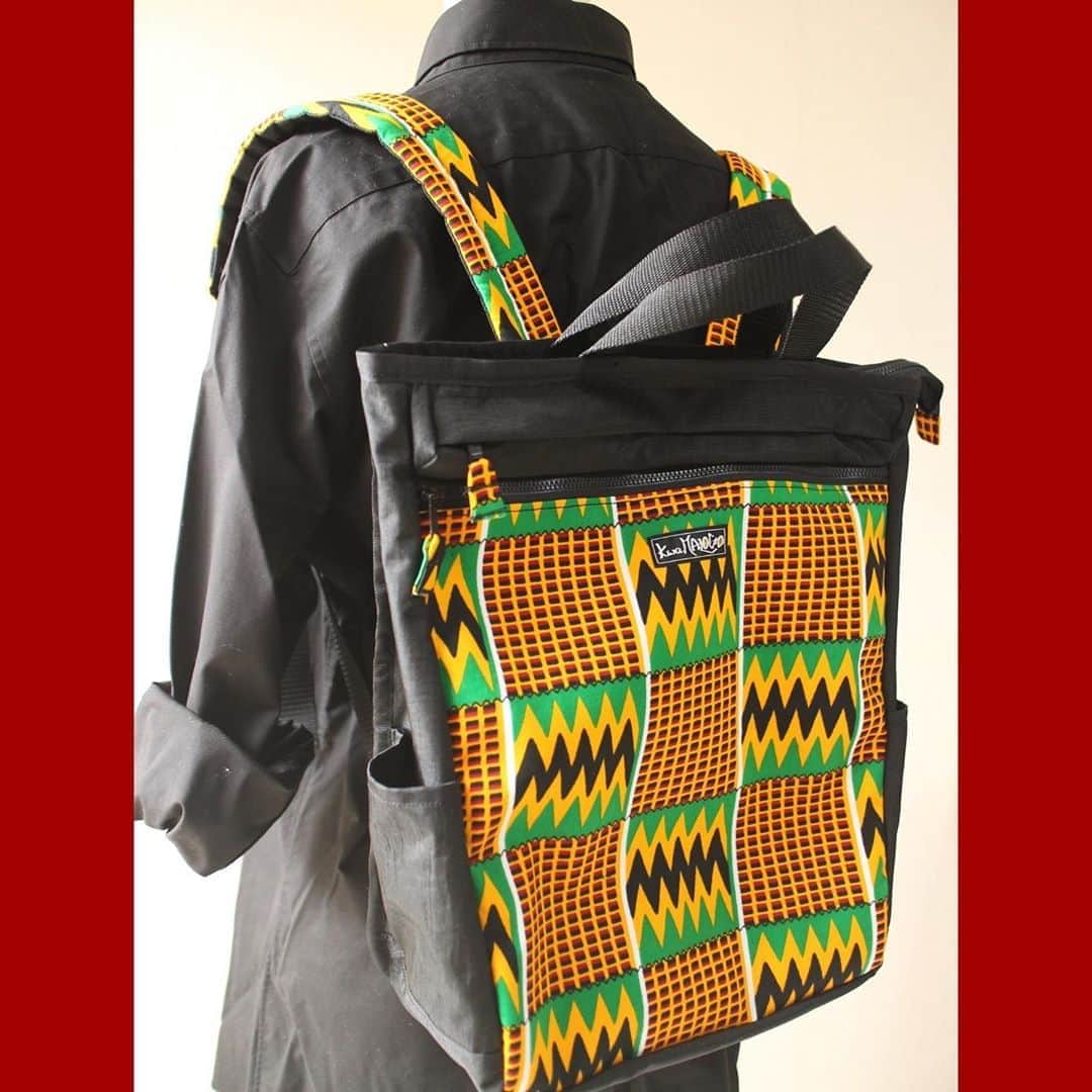 kwa MALOGOのインスタグラム：「【2way Casual Bag】 .  #アフリカ布 をポイントで取り入れたカジュアルでお出かけが楽しくなりそうなカバンが完成☆★ #オーダーメイド  .  なかなか作業全般に集中しきれなかったこの頃。 気付いてなかったけど、どうやらこの子が犯人‼️🤣 .  完成した瞬間から他のことにメリハリが戻ってきて気分は爽快🎉 .  でもお渡しまでのあと少しの時間は、にんまりと穴が開くくらい眺めたるで…LOVE❤️笑 .  #2wayバッグ  #リュックサック  #アフリカンプリント  #アフリカンカジュアル  #大阪 #豊中市 #緑地公園 #吹田市 #千里山  #アフリカ雑貨  #kwamalogo  #2waybag #backpack #africanprint #africanfabric #africanfashion #africancasual #dailyfashion #colorfulfashion #colorfullife」
