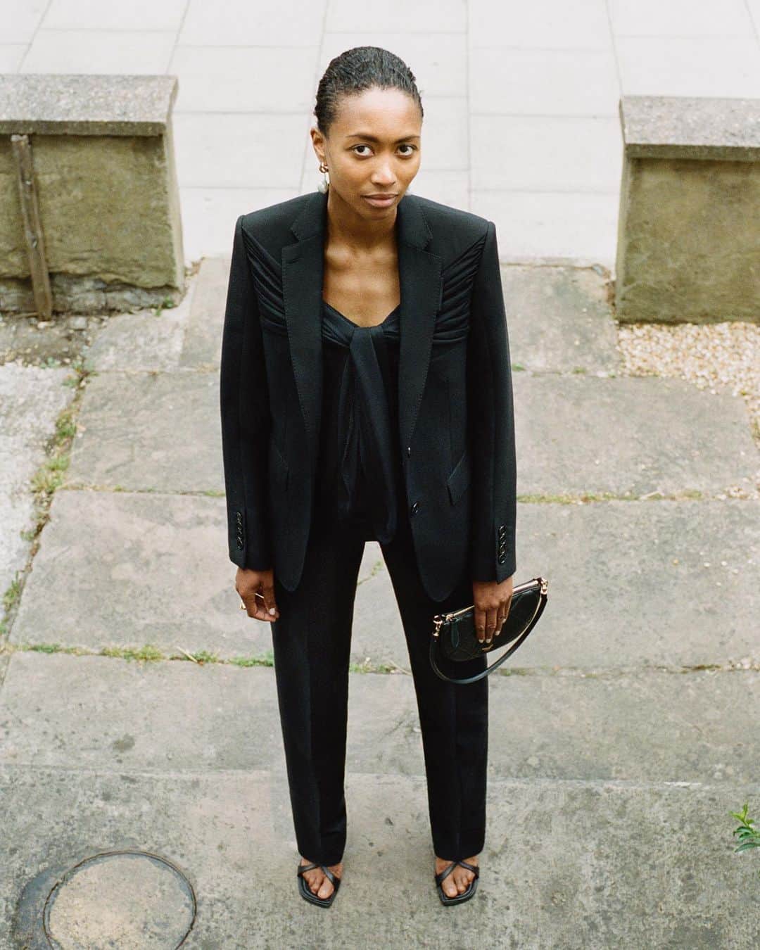 のインスタグラム：「Sabine, Art Direction, Ladbroke Grove  . Our Spring/Summer 2021 pre-collection lookbook – an exploration of archived styles to celebrate our heritage of discovery and the great outdoors, featuring our #Burberry community . Sabine wears a grain de poudre wool suit softened with sheer jersey details, a quilted lambskin Olympia pouch, chain-link earrings with freshwater pearls and lambskin sandals . #BurberryPreSS21」