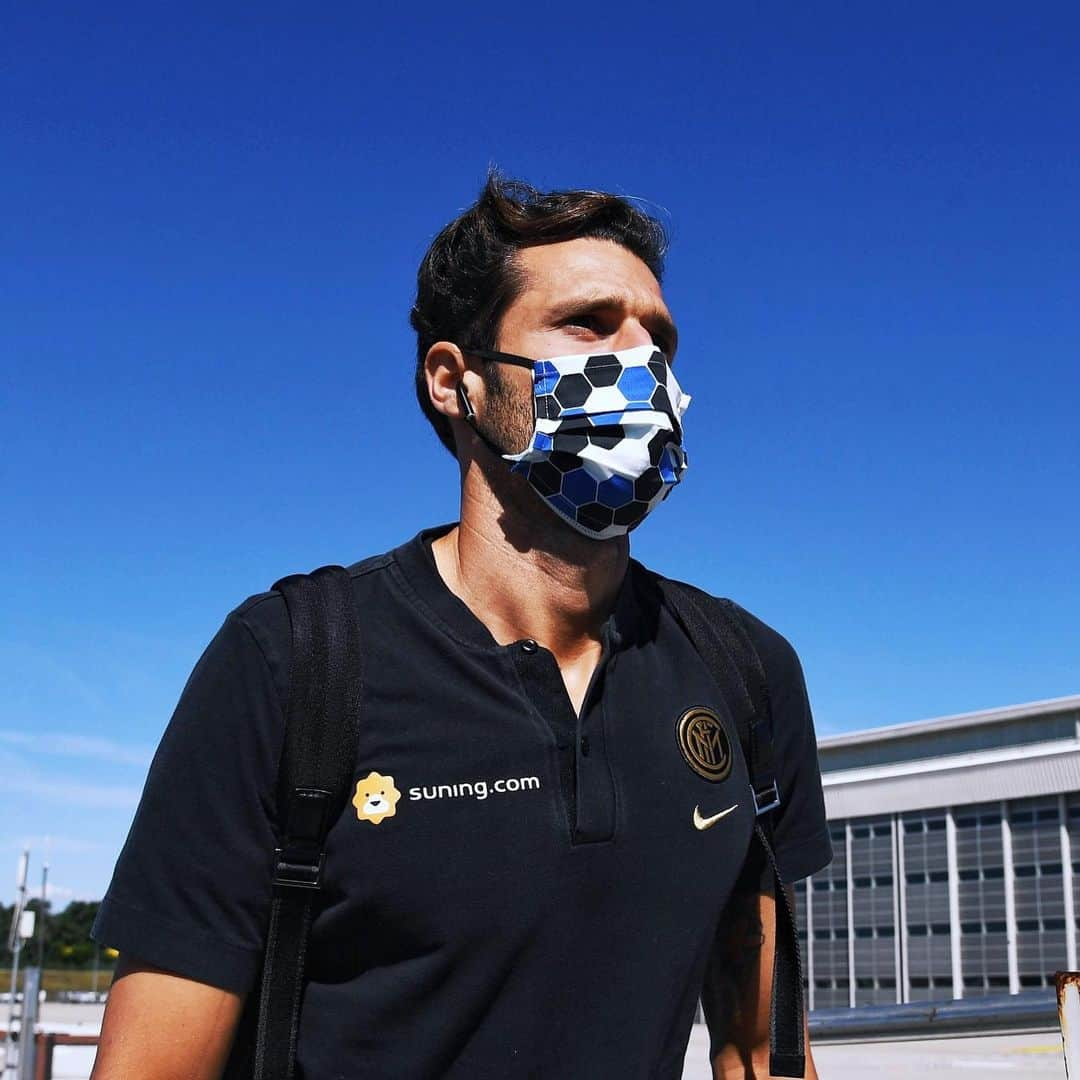 インテルナツィオナーレ・ミラノさんのインスタグラム写真 - (インテルナツィオナーレ・ミラノInstagram)「READY FOR GENOVA 🔜✈️ #Inter #ForzaInter #GenoaInter #SerieA #Football」7月25日 17時43分 - inter