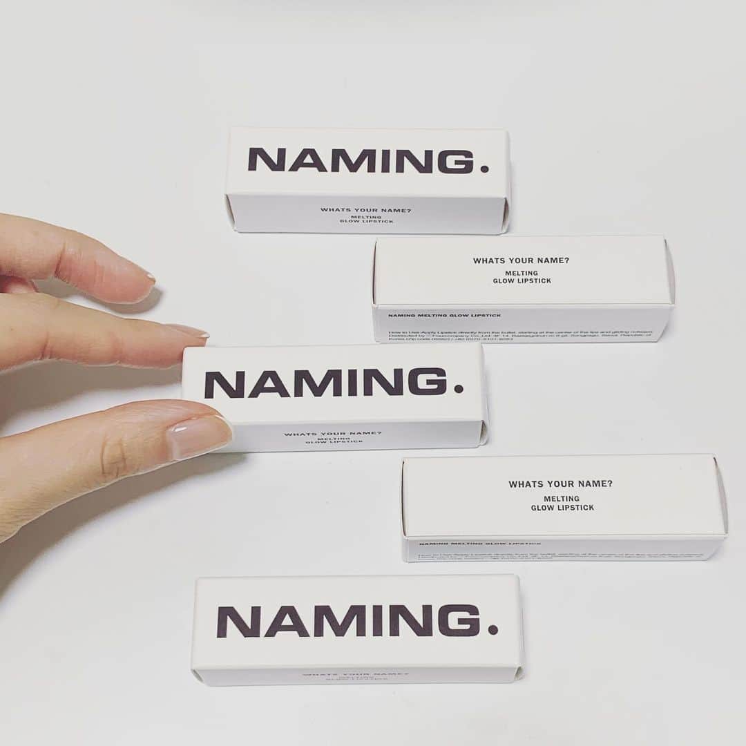 natsu_772のインスタグラム：「@namingcos.jp  @naming.cosmetic  . 【melting glow lip】 メルティンググロウリップ💄 . 今回わたしが可愛いと思った5色 を選びました♡👀 . グロウリップは光沢感のあるテクスチャーで、 かなり保湿力もあります👍 . 塗れば塗るほどうるうるになる グロシーなタイプのリップです！ . Qoo10から、購入できます☺︎ . . #naming#ネイミング#ブルベ #ブルベメイク#韓国コスメ #韓コス#コスメレポ#Qoo10#pr」