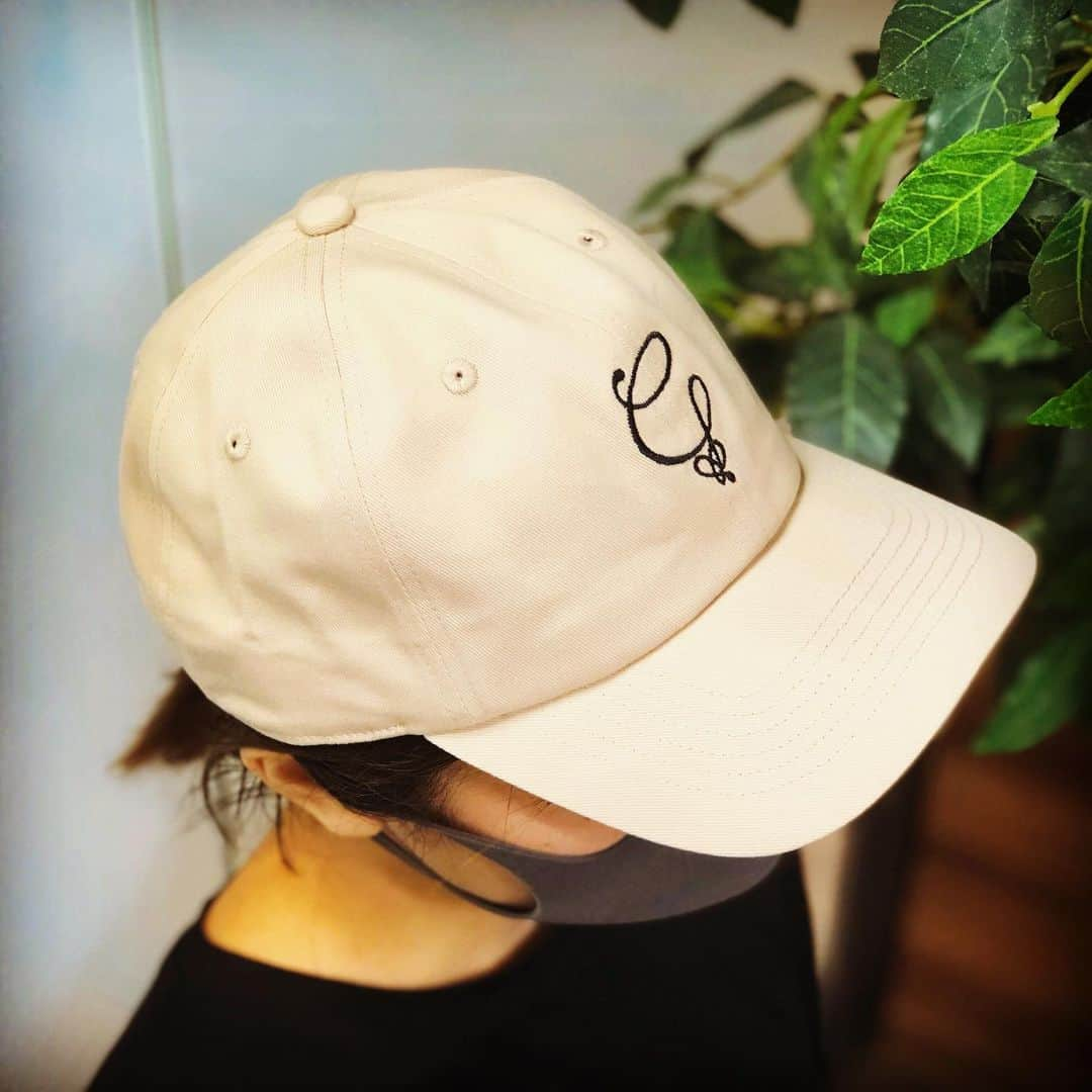 GFRIENDさんのインスタグラム写真 - (GFRIENDInstagram)「⛱GFRIEND 2020 SUMMER OFFICIAL GOODS⛱🐳⋆｡˚  🧢cap 🎨color ☞ navy / beige / pink 受注受付期間：7/16(木)12:00～7/26(日)23:59 🗣GFRIEND JAPAN OFFICIAL STOREにて受注販売受付中 #GFRIEND #ヨジャチング #cap #キャップ」7月25日 18時00分 - gfriend_japan_official