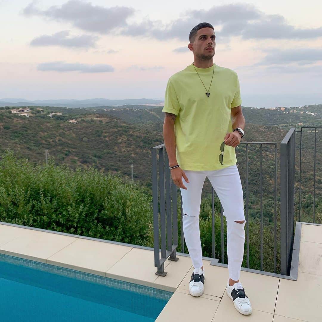 マルク・バルトラのインスタグラム：「Summer vibes. ⛰🏝 #summertime」